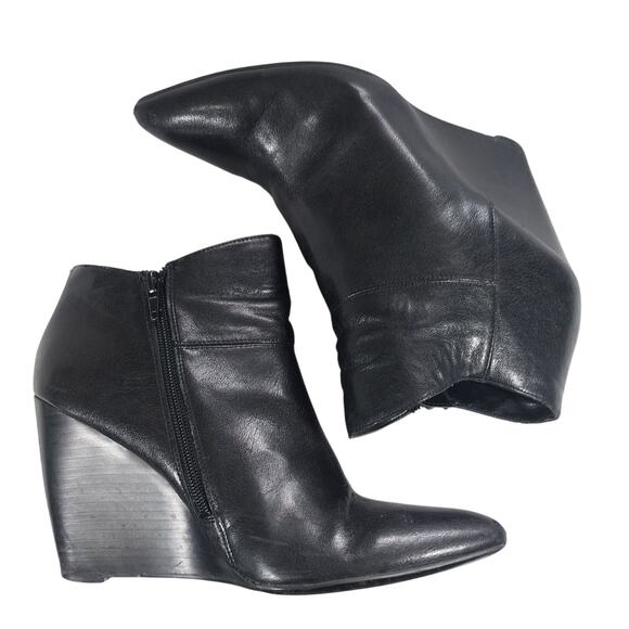 NINE WEST! HOT BLACK GENUINE LEATHER WEDGE STACKED HEEL ZIP BOOTS! SZ 9.5M - Picture 7 of 10